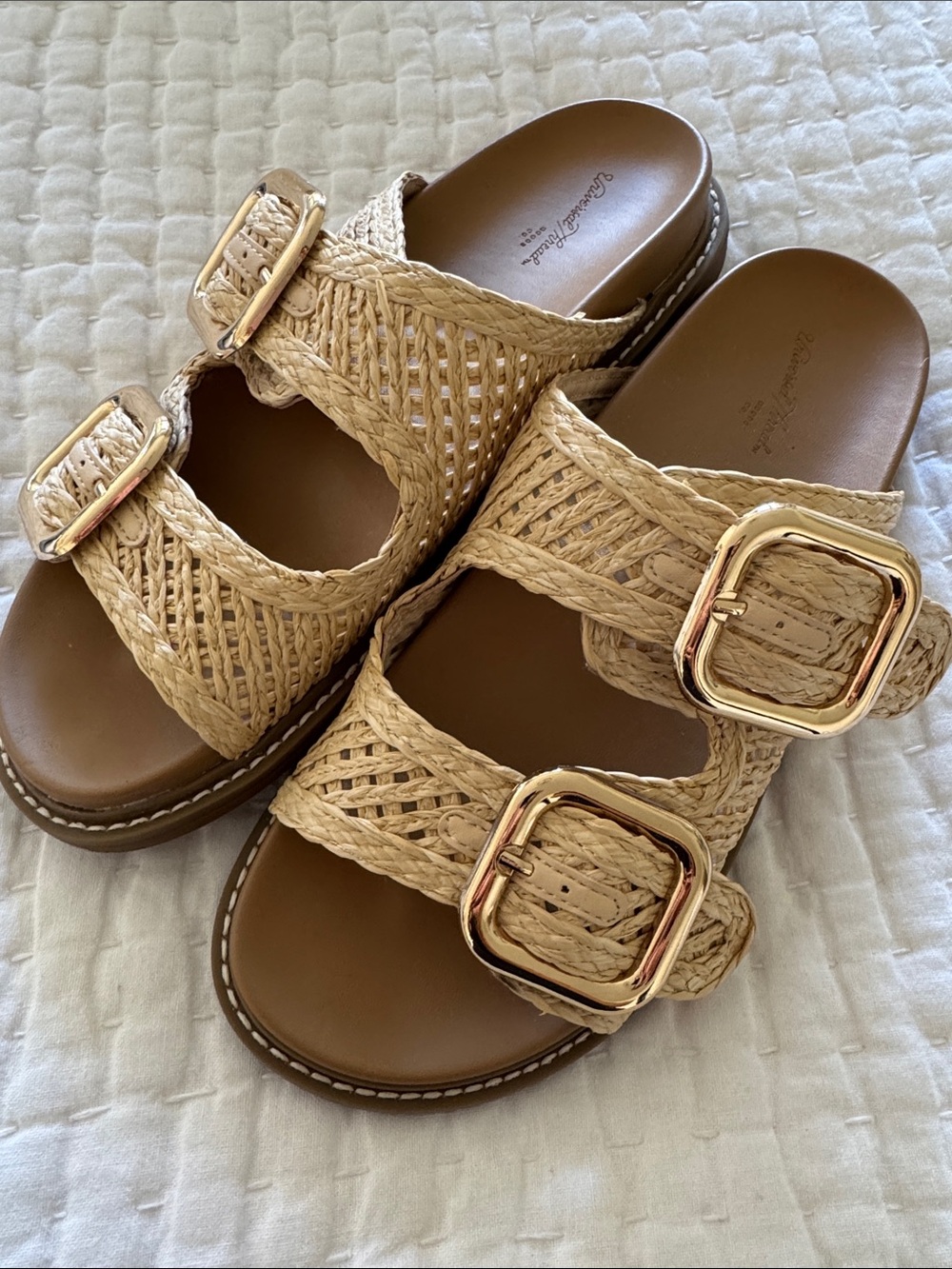 Natural Raffia Buckle Slide on. Universal threads, wore once, prefer backstrap